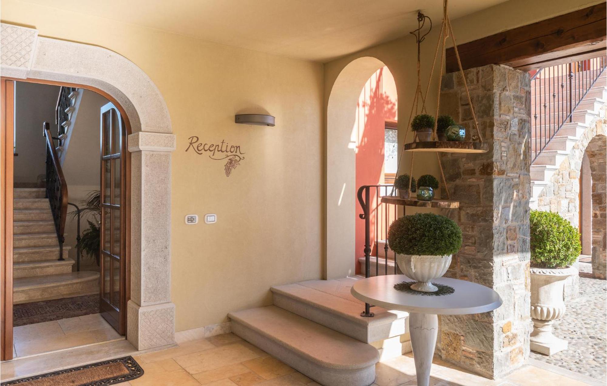 Apt, Braida Corona Exterior photo